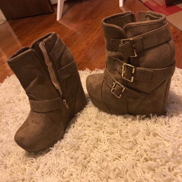 Journey’s bootie wedges with buckle - Picture 2 of 2